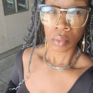 Meet your Posher, Zina
